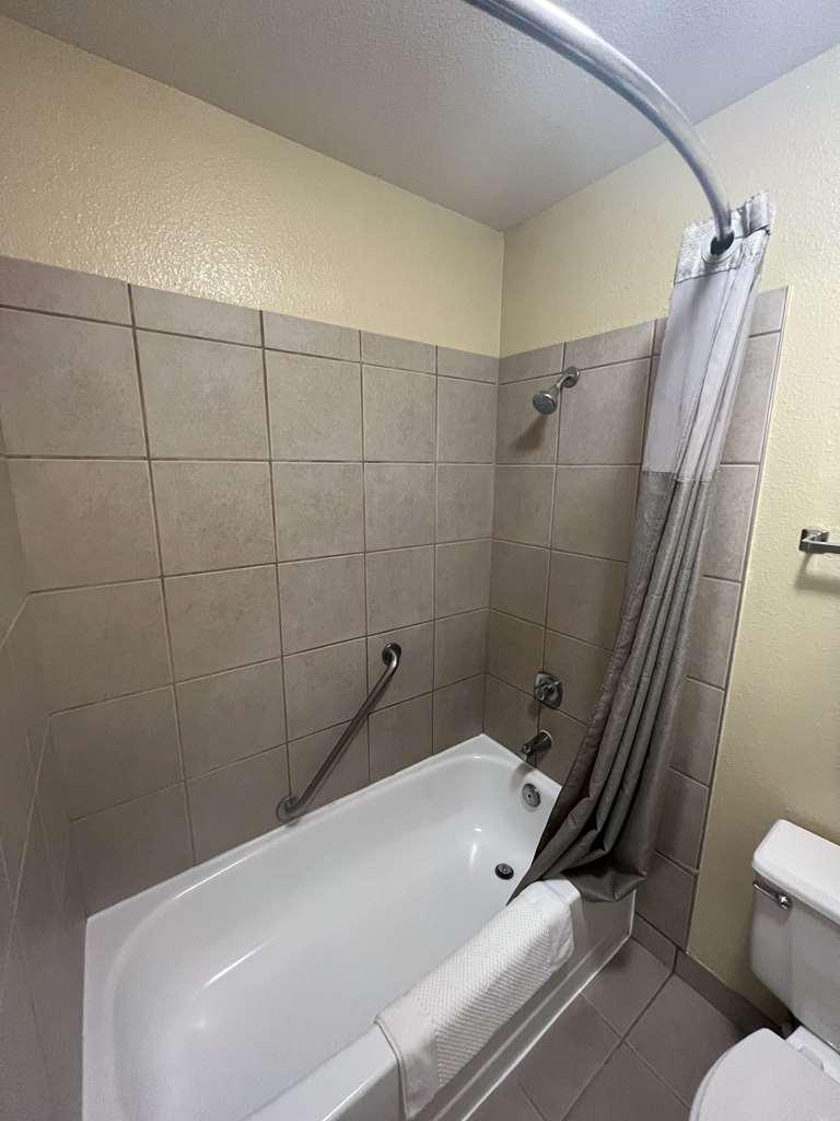 Surestay Hotel By Best Western Уэллс Экстерьер фото