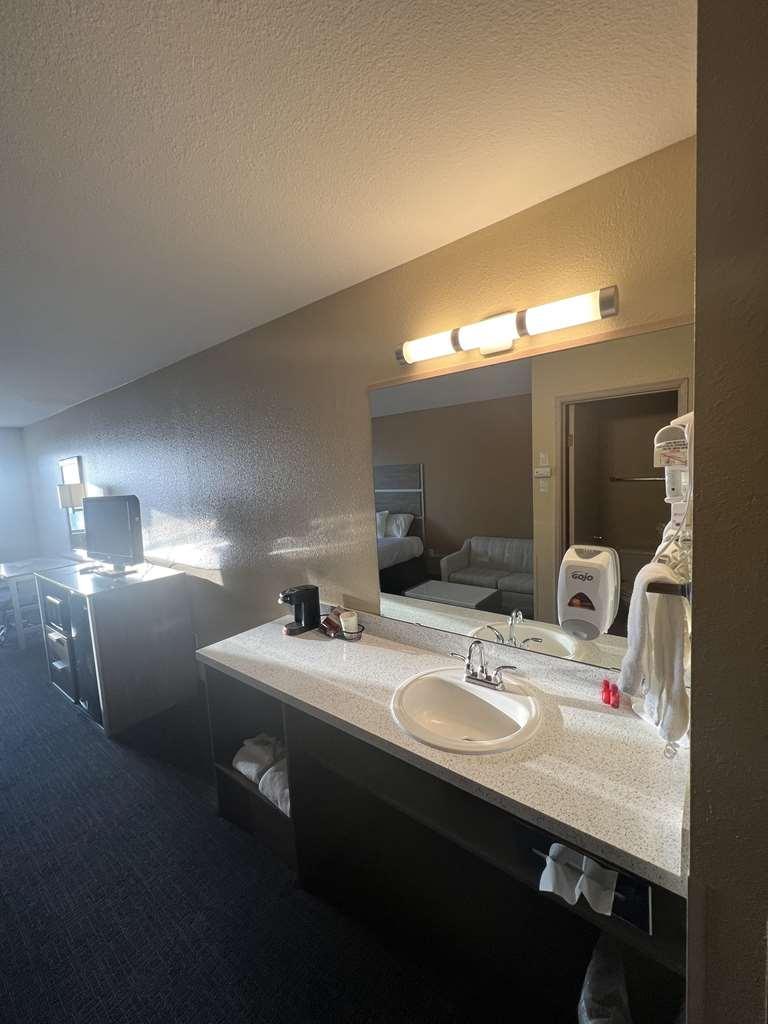 Surestay Hotel By Best Western Уэллс Экстерьер фото
